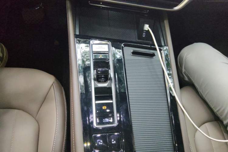 Used Volkswagen Viloran 2023 330TSI Luxury Edition Gear Lever
