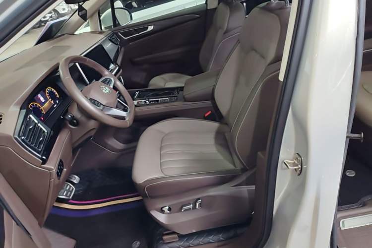 Used Volkswagen Viloran 2023 380TSI Luxury Edition Left Front Seat