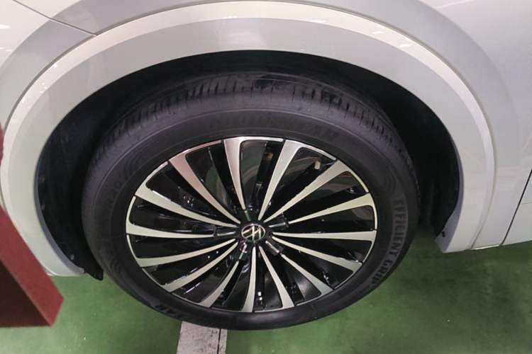 Used Volkswagen Viloran 2023 380TSI Prestige Edition Left Front Wheel Hub