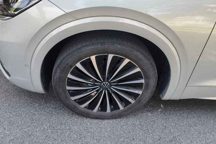 Used Volkswagen Viloran 2023 380TSI Prestige Edition Left Front Wheel Hub