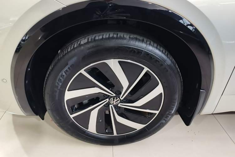 Used Volkswagen Viloran 2023 380TSI Luxury Edition Left Front Wheel Hub