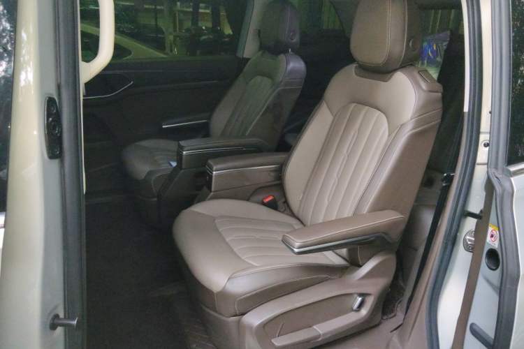 Used Volkswagen Viloran 2023 330TSI Luxury Edition Left Rear Seat