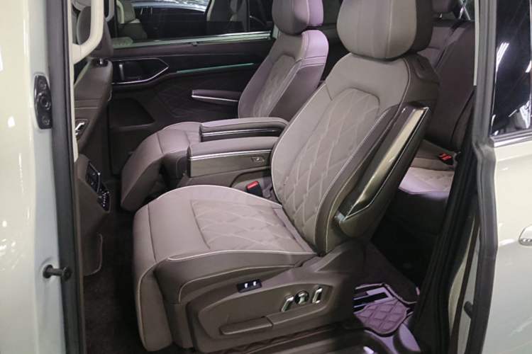 Used Volkswagen Viloran 2023 380TSI Prestige Edition Left Rear Seat