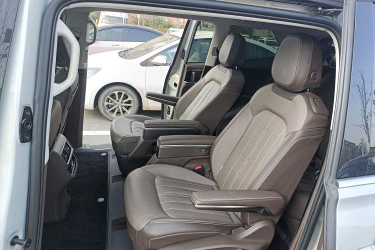 Used Volkswagen Viloran 2023 Revised Version 380TSI Luxury Edition Left Rear Seat