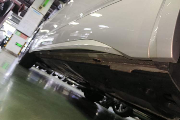 Used Volkswagen Viloran 2023 380TSI Prestige Edition Left Side Sill