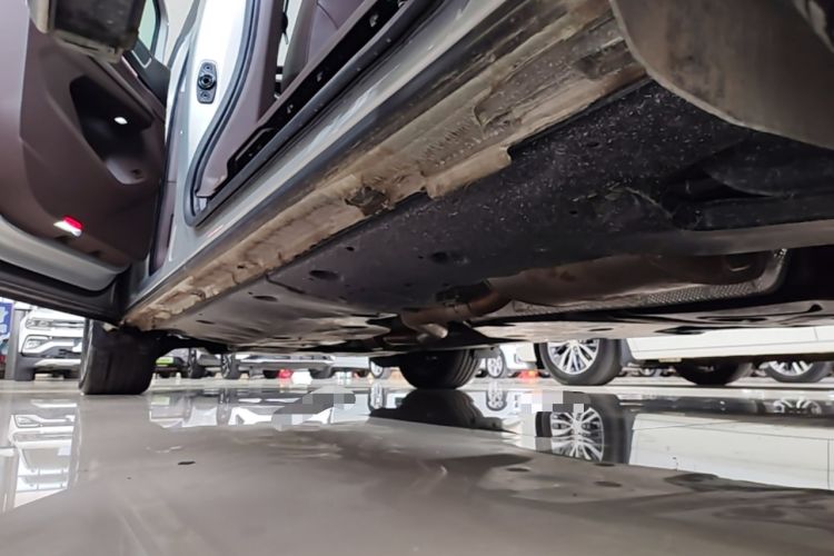 Used Volkswagen Viloran 2023 380TSI Luxury Edition Left Side Sill