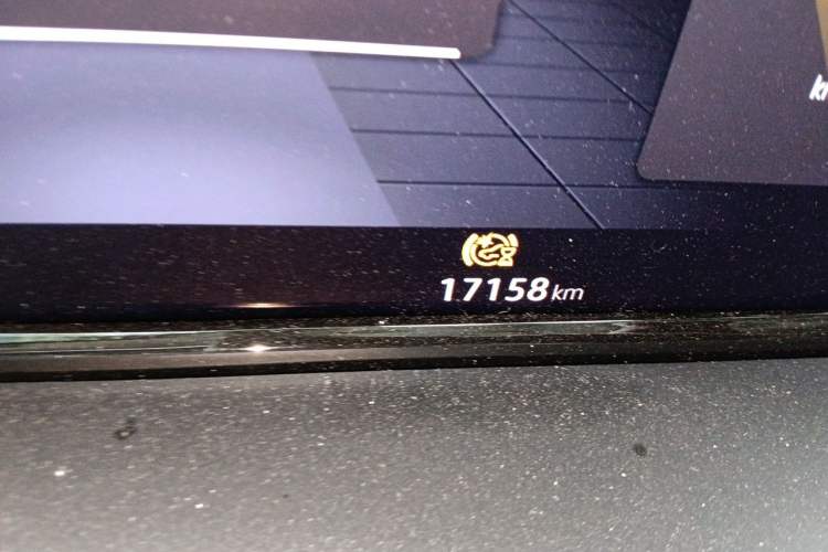 Used Volkswagen Viloran 2023 380TSI Luxury Edition Odometer Close Up