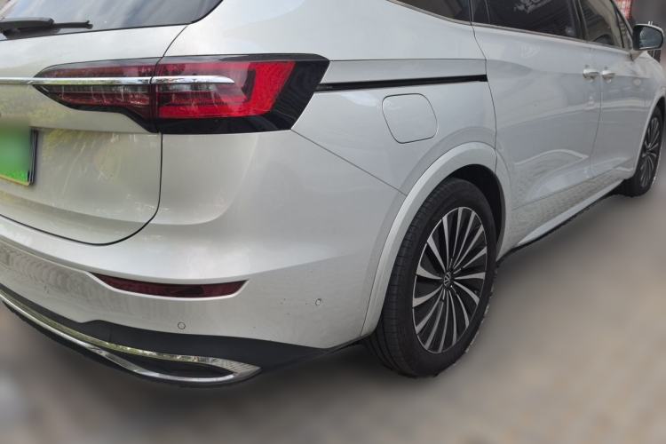 Used Volkswagen Viloran 2023 380TSI Luxury Edition Rear Right 45 Deg