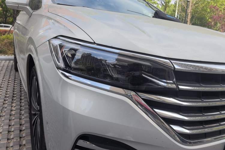 Used Volkswagen Viloran 2023 380TSI Luxury Edition Right Front Headlight