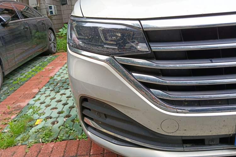 Used Volkswagen Viloran 2023 380TSI Luxury Edition Right Front Headlight