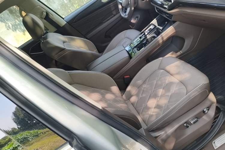 Used Volkswagen Viloran 2023 380TSI Prestige Edition Right Front Seat