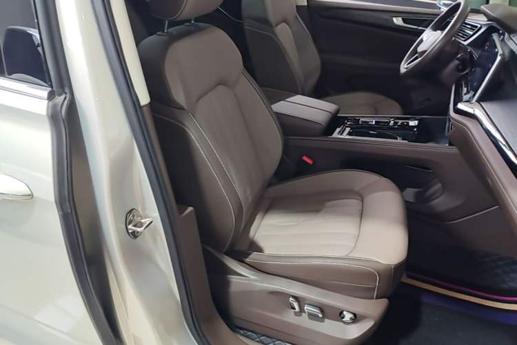 Used Volkswagen Viloran 2023 380TSI Luxury Edition Right Front Seat