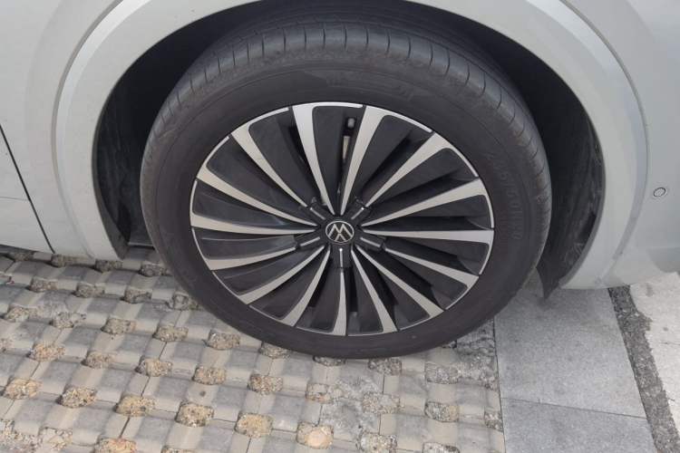 Used Volkswagen Viloran 2023 380TSI Luxury Edition Right Front Wheel Hub