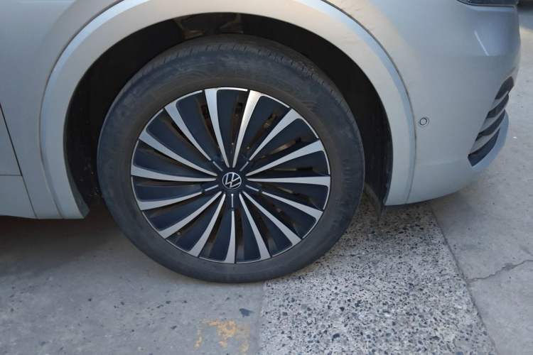 Used Volkswagen Viloran 2023 Revised 380TSI Prestige Edition Right Front Wheel Hub