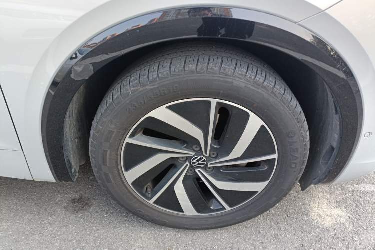 Used Volkswagen Viloran 2023 Revised Version 380TSI Luxury Edition Right Front Wheel Hub