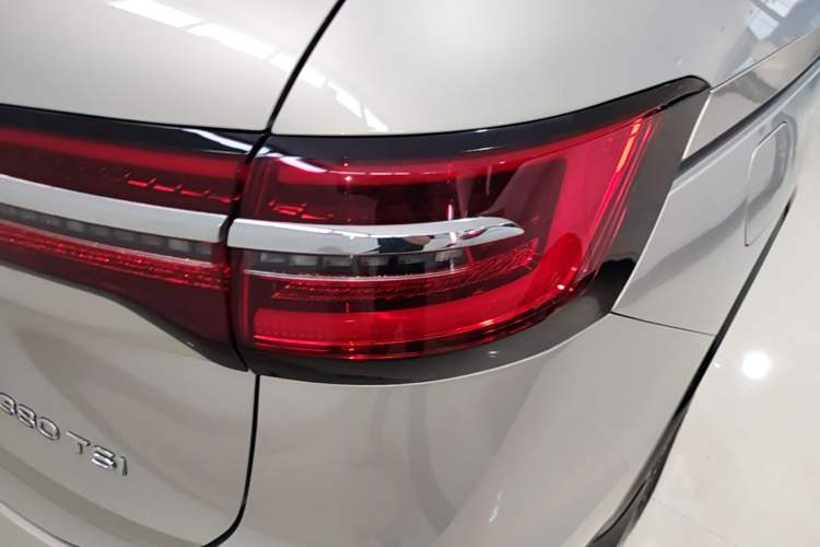 Used Volkswagen Viloran 2023 380TSI Luxury Edition Right Rear Taillight
