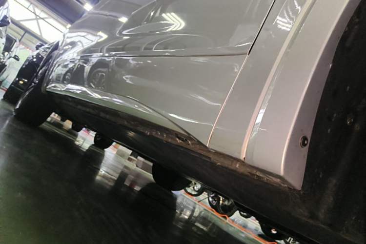 Used Volkswagen Viloran 2023 380TSI Prestige Edition Right Side Sill
