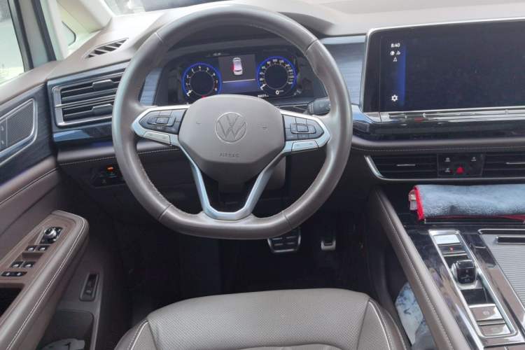 Used Volkswagen Viloran 2023 380TSI Luxury Edition Steering Wheel
