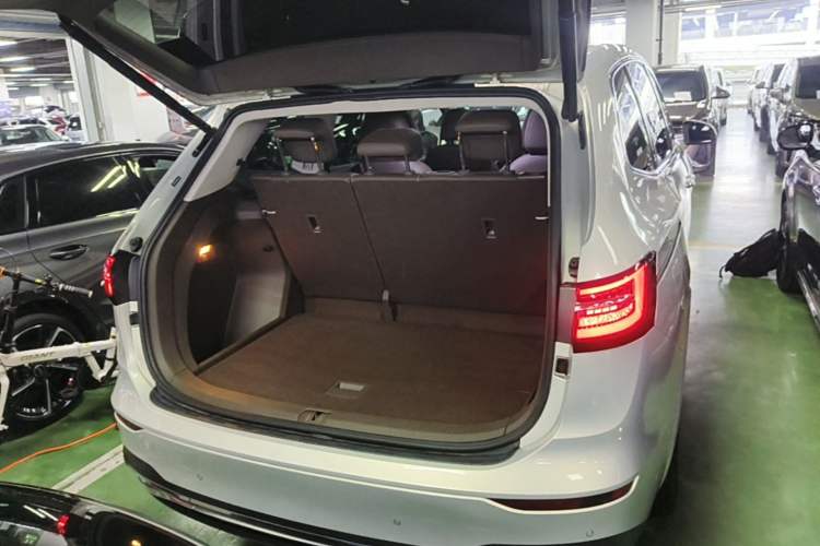 Used Volkswagen Viloran 2023 380TSI Prestige Edition Trunk