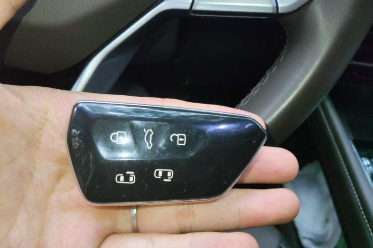 Used Volkswagen Viloran 2023 330TSI Luxury Edition Vehicle Key