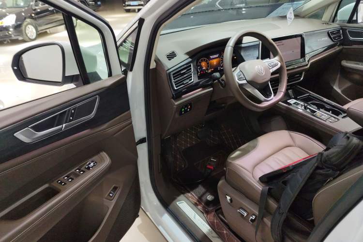 Used Volkswagen Viloran 2023 330TSI Luxury Edition Driver Seat