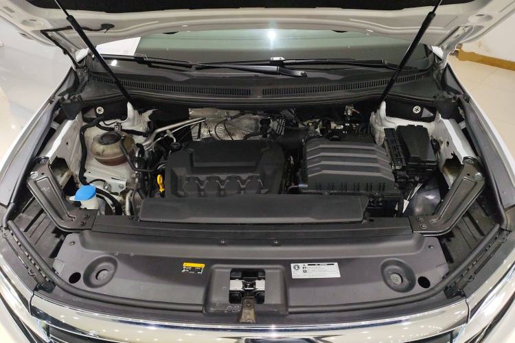 Used Volkswagen Viloran 2023 330TSI Luxury Edition Engine Bay
