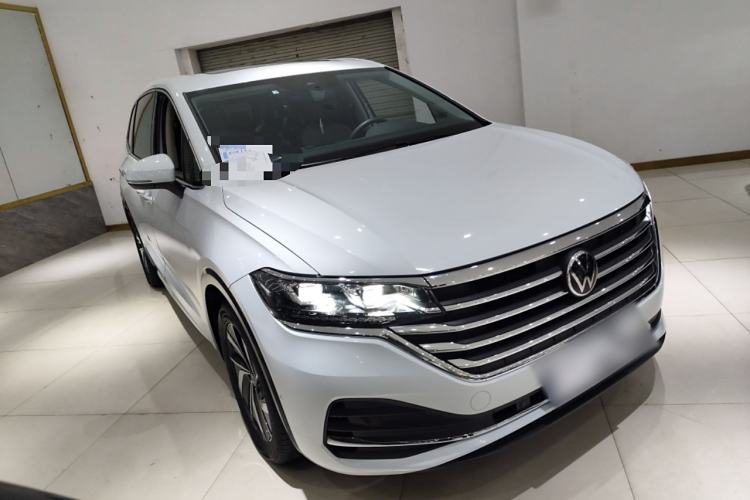 Used Volkswagen Viloran 2023 330TSI Luxury Edition Front Right 45 Deg