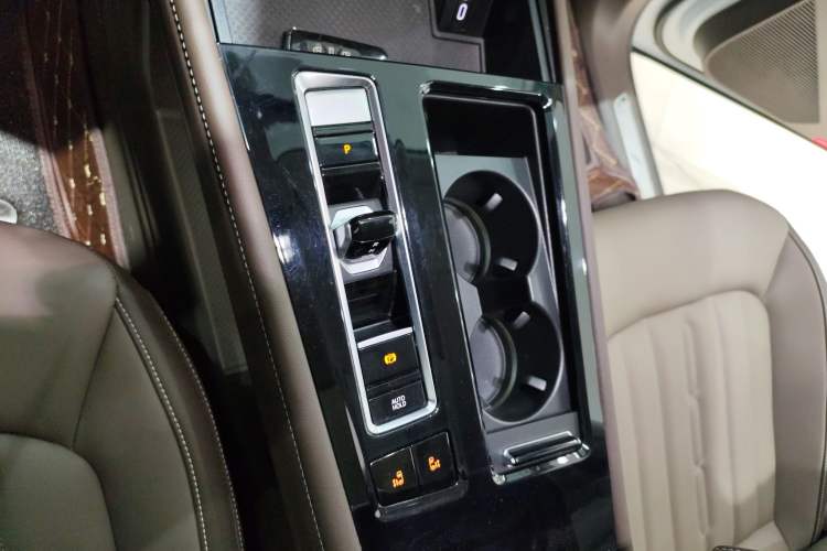 Used Volkswagen Viloran 2023 330TSI Luxury Edition Gear Lever