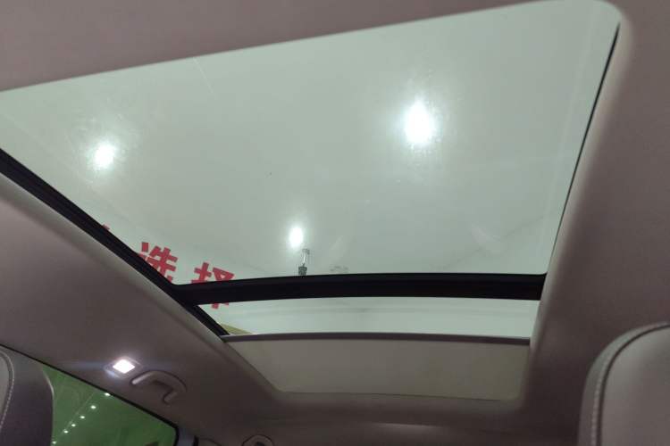 Used Volkswagen Viloran 2023 330TSI Luxury Edition Headliner
