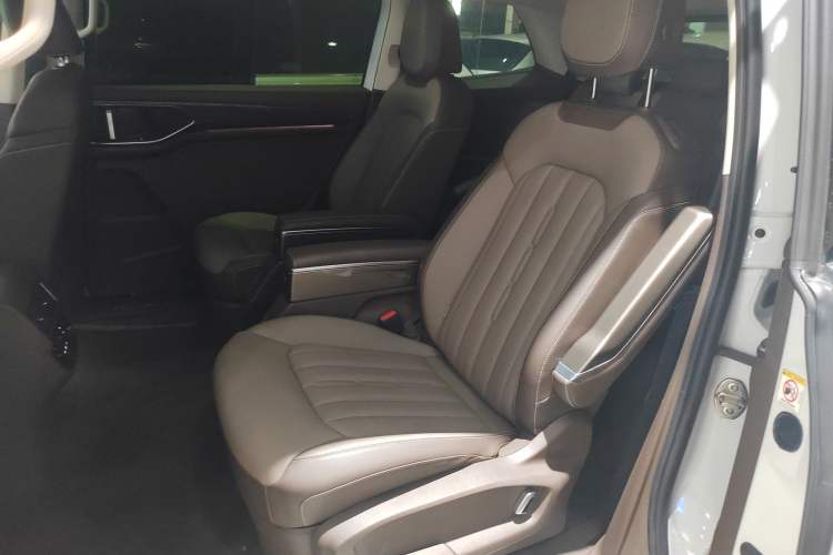 Used Volkswagen Viloran 2023 330TSI Luxury Edition Interior 1