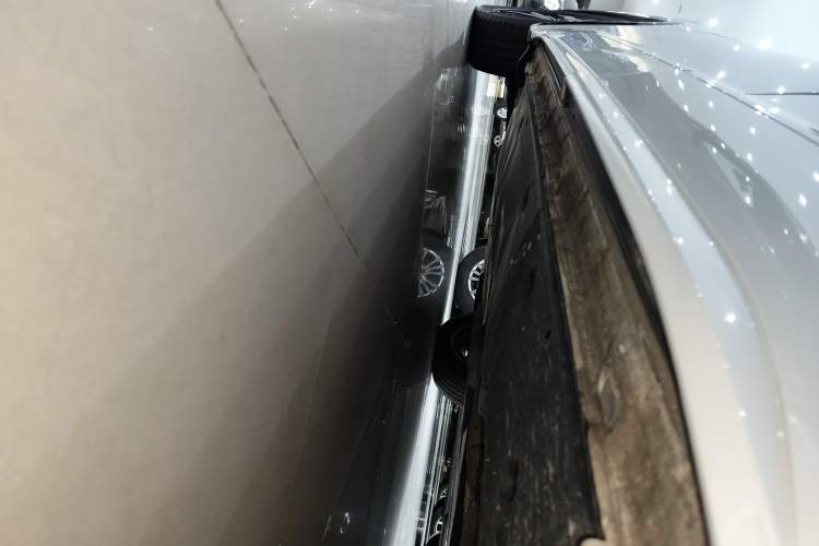 Used Volkswagen Viloran 2023 330TSI Luxury Edition Left Side Sill