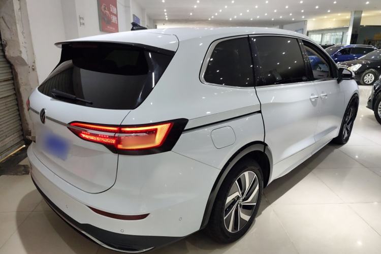 Used Volkswagen Viloran 2023 330TSI Luxury Edition Rear Right 45 Deg