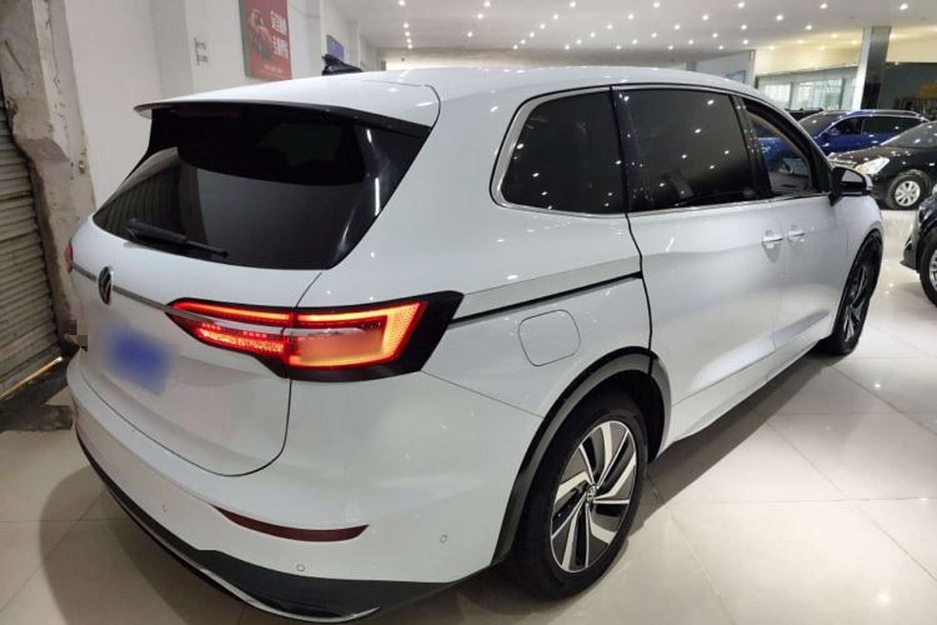 Used Volkswagen Viloran 2023 330TSI Luxury Edition Rear Right 45 Deg