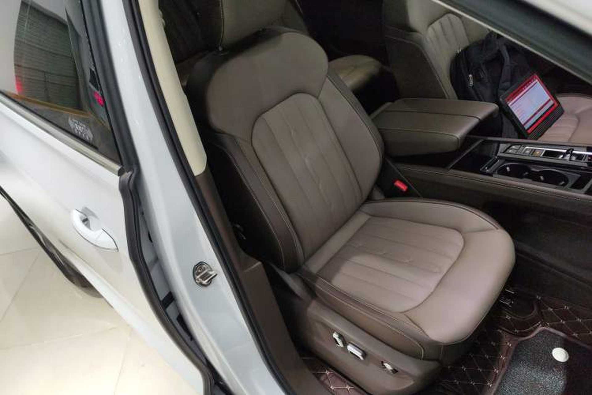 Used Volkswagen Viloran 2023 330TSI Luxury Edition Right Front Seat