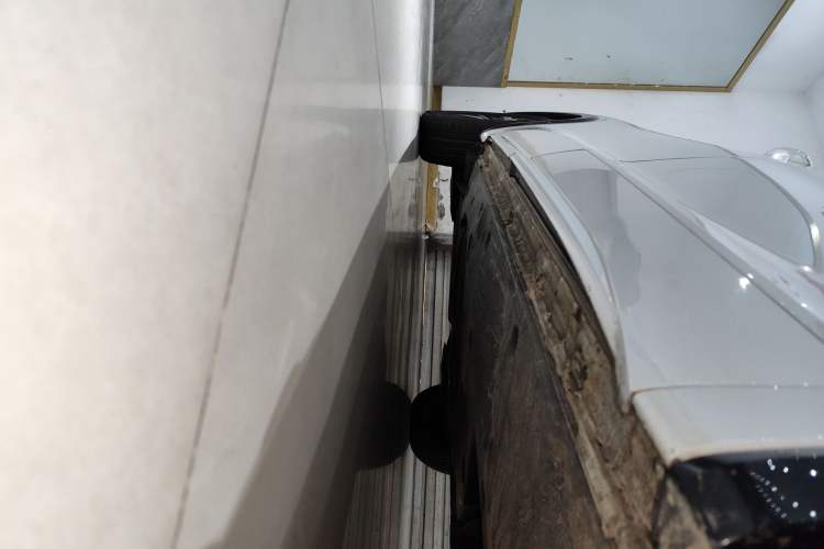 Used Volkswagen Viloran 2023 330TSI Luxury Edition Right Side Sill