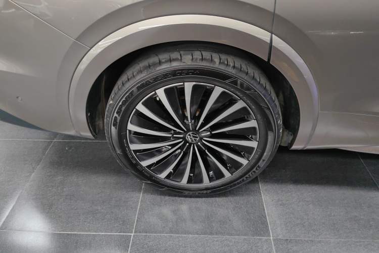 Used Volkswagen Viloran 2023 380TSI Prestige Edition Exterior 8