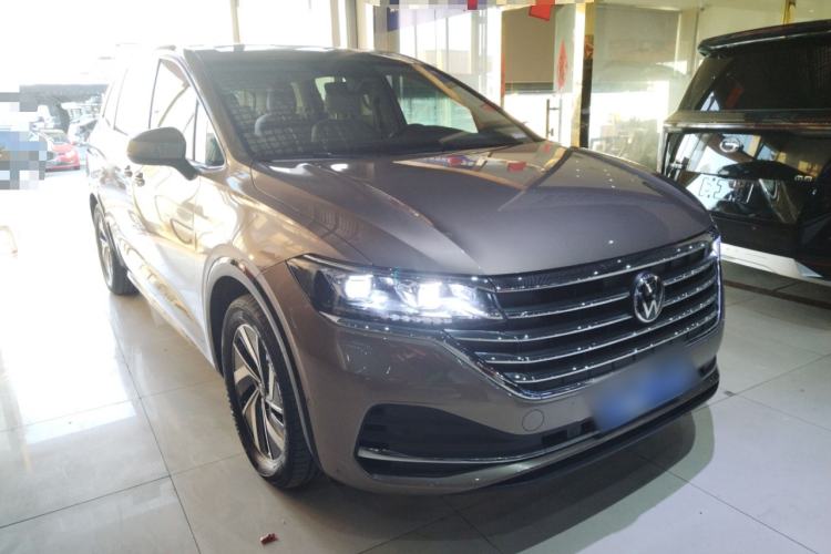 Used Volkswagen Viloran 2023 380TSI Luxury Edition Front Right 45 Deg
