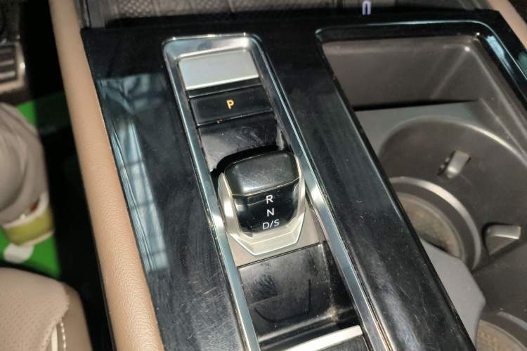 Used Volkswagen Viloran 2023 380TSI Prestige Edition Gear Lever