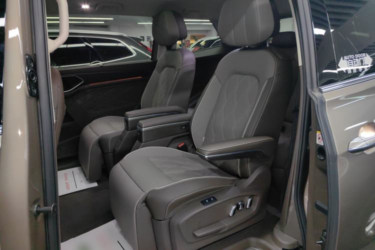 Used Volkswagen Viloran 2023 380TSI Prestige Edition Interior 4