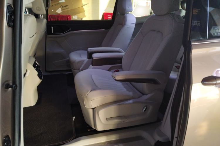 Used Volkswagen Viloran 2023 380TSI Luxury Edition Left Rear Seat