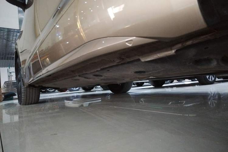 Used Volkswagen Viloran 2023 380TSI Luxury Edition Left Side Sill