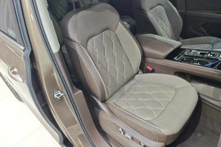 Used Volkswagen Viloran 2023 Revised 380TSI Prestige Edition Right Front Seat
