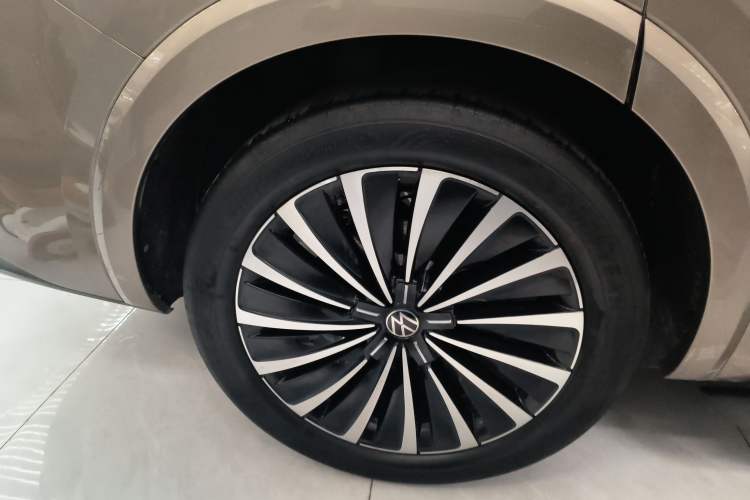 Used Volkswagen Viloran 2023 380TSI Prestige Edition Right Rear Wheel Hub