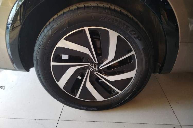 Used Volkswagen Viloran 2023 380TSI Luxury Edition Right Rear Wheel Hub