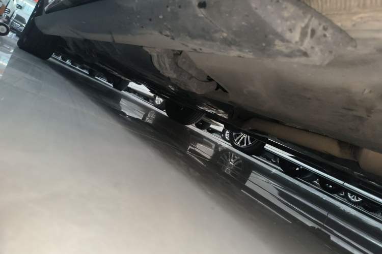 Used Volkswagen Viloran 2023 380TSI Prestige Edition Right Side Sill