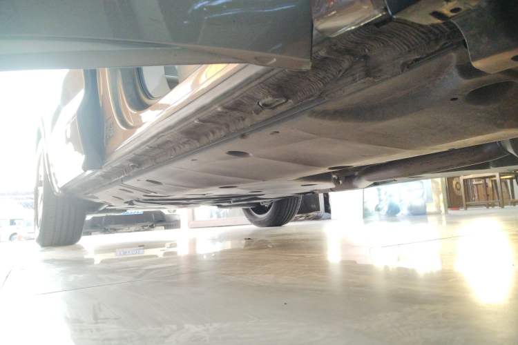 Used Volkswagen Viloran 2023 380TSI Luxury Edition Right Side Sill