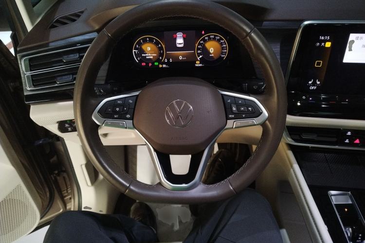 Used Volkswagen Viloran 2023 380TSI Luxury Edition Steering Wheel