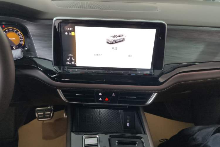 Used Volkswagen Viloran 2024 380TSI Premium Edition Audio And AC Panel