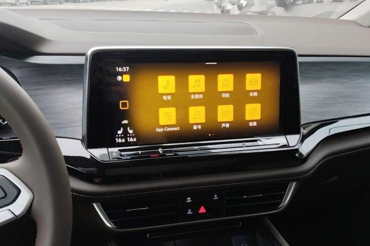 Used Volkswagen Viloran 2024 380TSI Luxury Edition Audio And AC Panel
