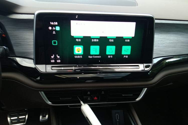 Used Volkswagen Viloran 2024 380TSI Premium Edition Audio And AC Panel